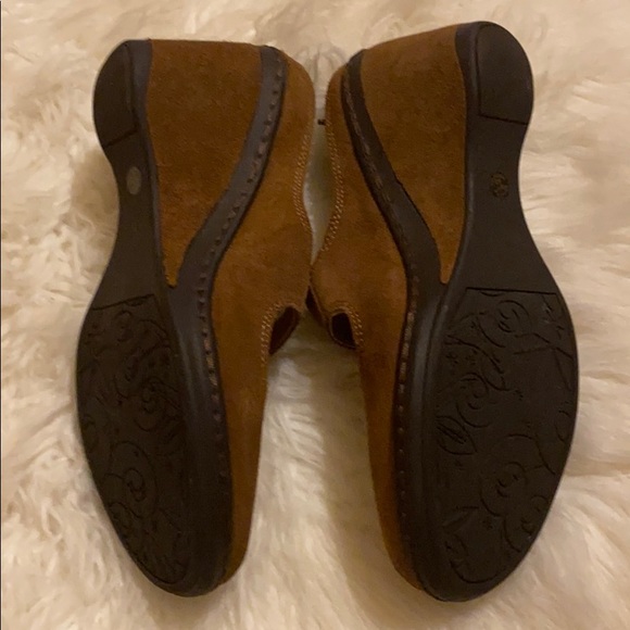 STRICTLY COMFORT MARIAN SUEDE LEATHER SLIP ONS - Picture 3 of 8